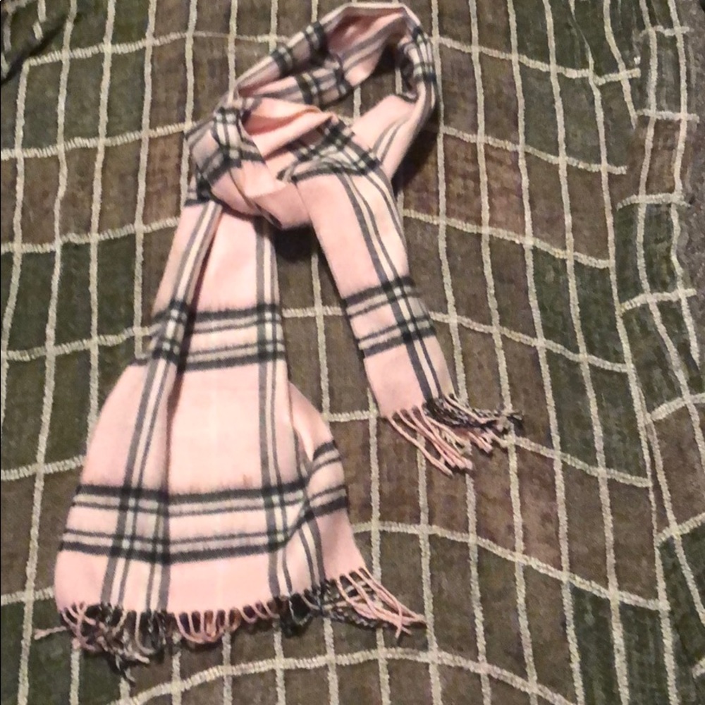 Used scarf by cashmere feel